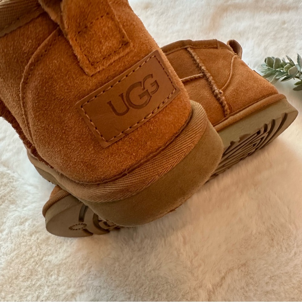 🩶SOLD🩶UGG | EUC - Classic Ultra Mini Booties - Size 7 - Chesnut - Picture 5 of 14